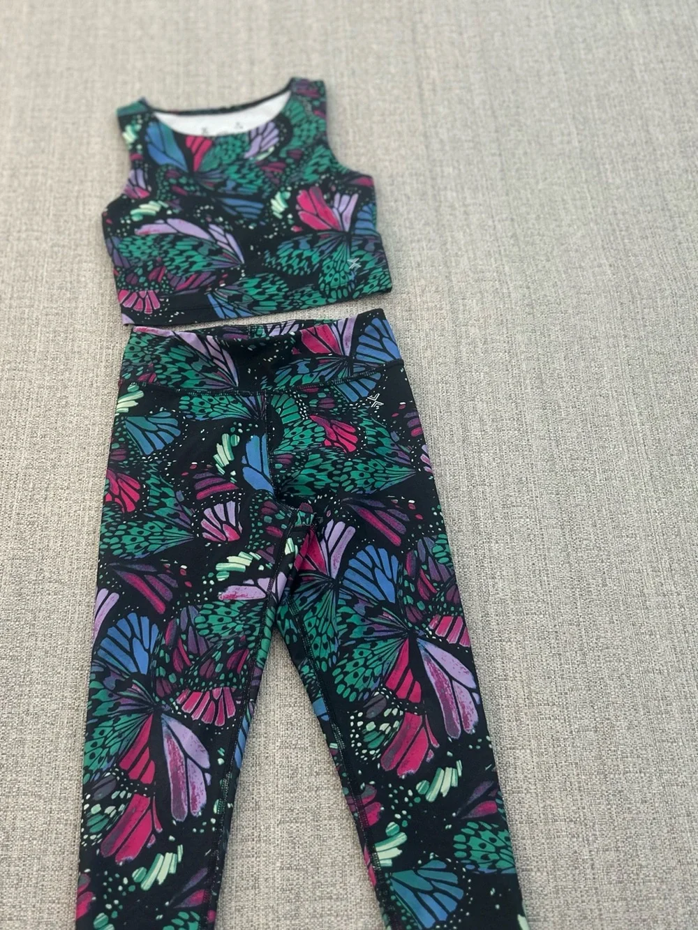 Xersion Black Active Crop Top & Pant Teal, Purple & Pink Butterfly Print. Size 6